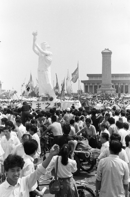 The Goddess of Democracy  above the crowd